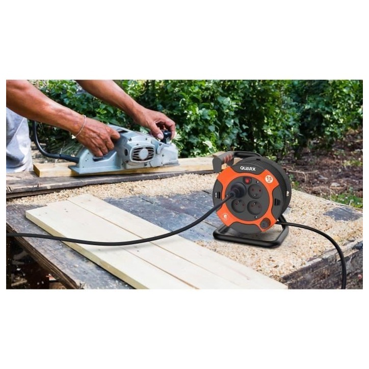 Enrouleur - QUARX - Bricolage - 15m, H05VV-F 3G1,5mm², disjoncteur thermique Enrouleur - QUARX - Bricolage - 15m, H05VV-F 3G1,5mm², disjoncteur thermique