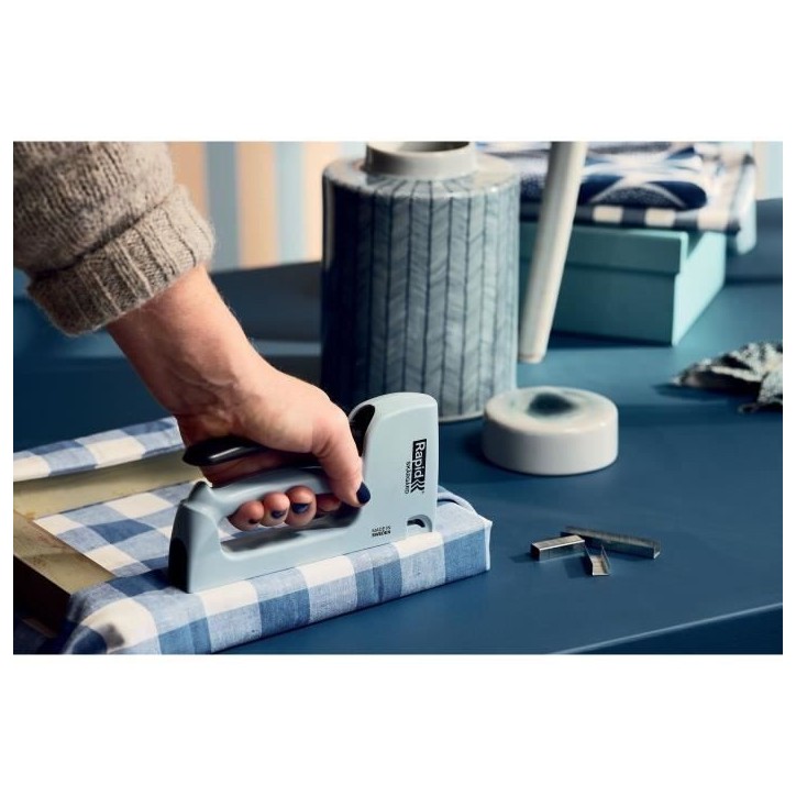 RAPID - R53 Spirit of Sweden - Agrafeuse manuelle éco-responsable pour agrafes 53/4-10mm - Skargard (Bleu Archipel) - 5001613 RAPID - R53 Spirit of Sweden - Agrafeuse manuelle éco-responsable pour agrafes 53/4-10mm - Skargard (Bleu Archipel) - 5001613